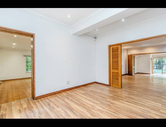 M² OFFICE TO LET IN THE GARDENS